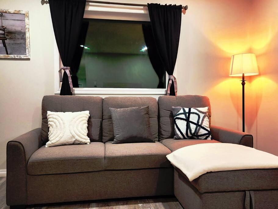 Comfort First - Sleeps 6 Whitehorse Buitenkant foto